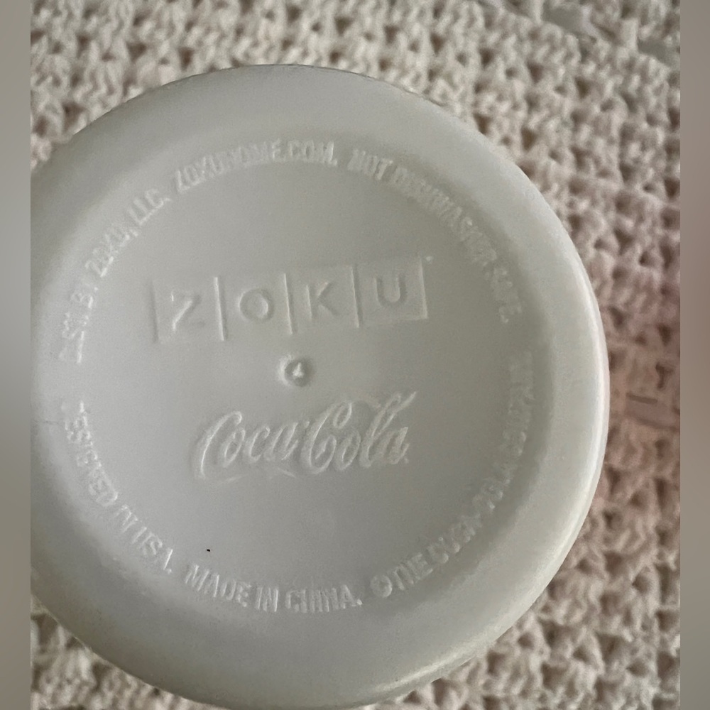 ZOKU Coca-Cola Float Slushy Maker Retro Cup for Slushies and Milkshakes - Picture 6 of 8